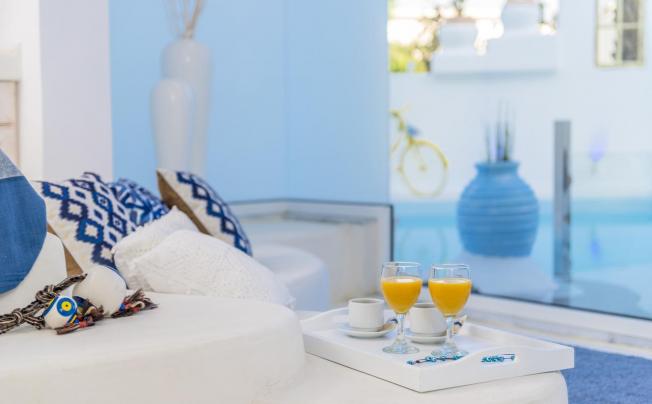 Фото отеля Kouros Home & Suites