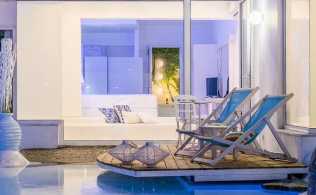 Фото отеля Kouros Home & Suites