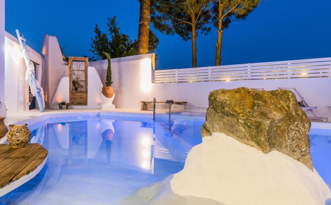 Фото отеля Kouros Home & Suites