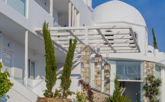 Фото отеля Kouros Home & Suites