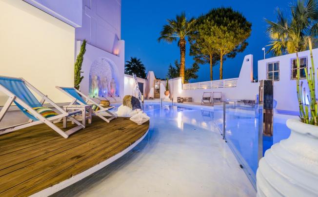 Фото отеля Kouros Home & Suites