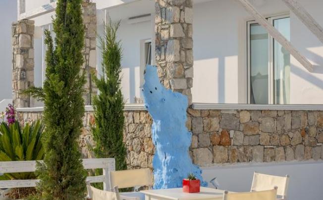 Фото отеля Kouros Home & Suites