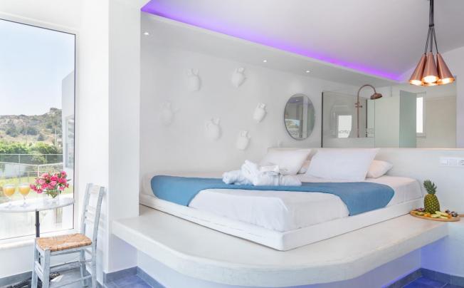 Фото отеля Kouros Home & Suites