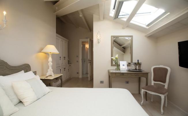 Фото отеля Micra Anglia Boutique Hotel