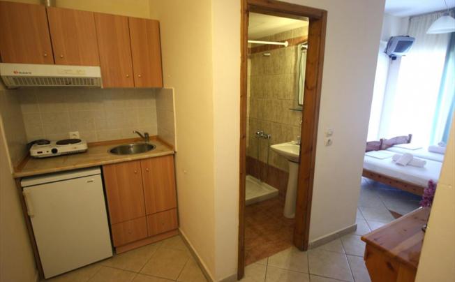 Фото отеля Leonidas Hotel Apartments