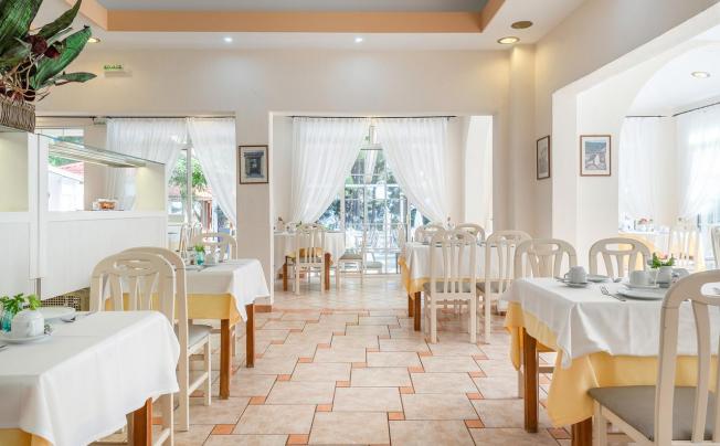 Фото отеля Porfi Beach Hotel
