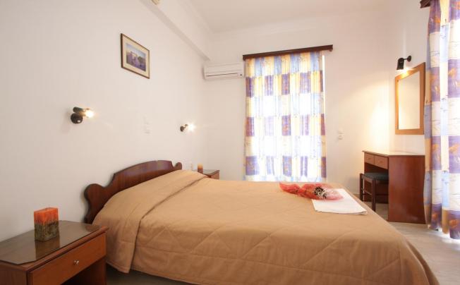 Фото отеля Sofia - Yiota Studios & Apartments 