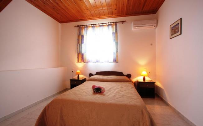 Фото отеля Sofia - Yiota Studios & Apartments 