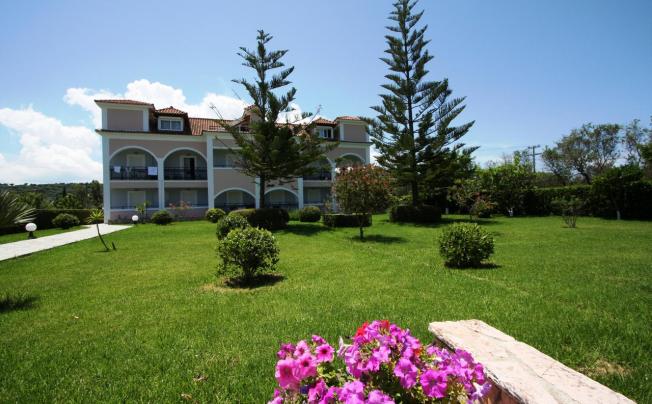 Фото отеля Sofia - Yiota Studios & Apartments 