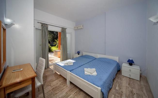Фото отеля Joanna Sea View Apartments