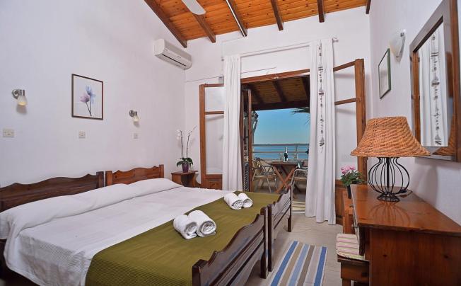 Фото отеля Captain's Apartments Barbati