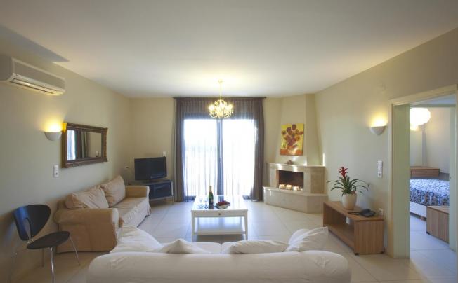 Фото отеля LA STELLA APARTMENTS & SUITES