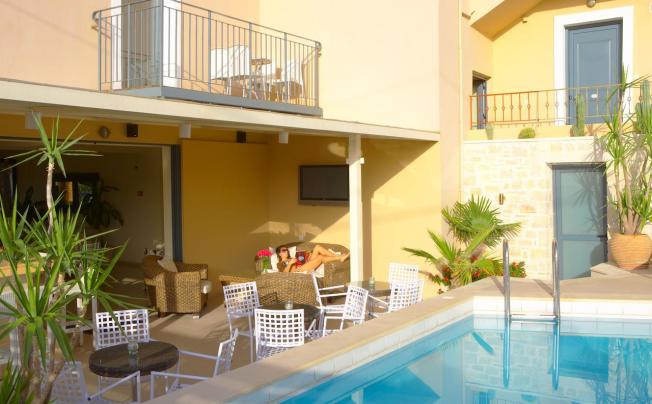 Фото отеля LA STELLA APARTMENTS & SUITES