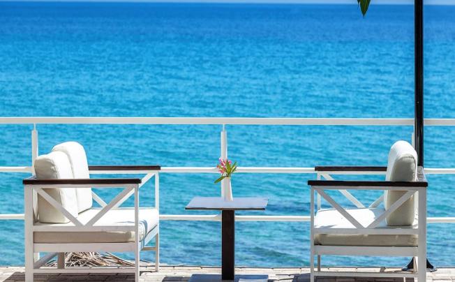 Фото отеля Xenios Dolphin Beach Hotel