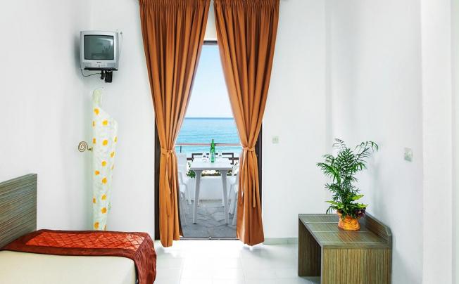 Фото отеля Xenios Dolphin Beach Hotel