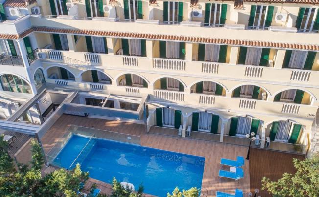 Фото отеля Denise Beach Hotel