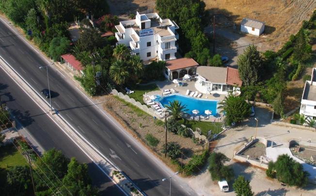 Фото отеля Dolphin Apartments
