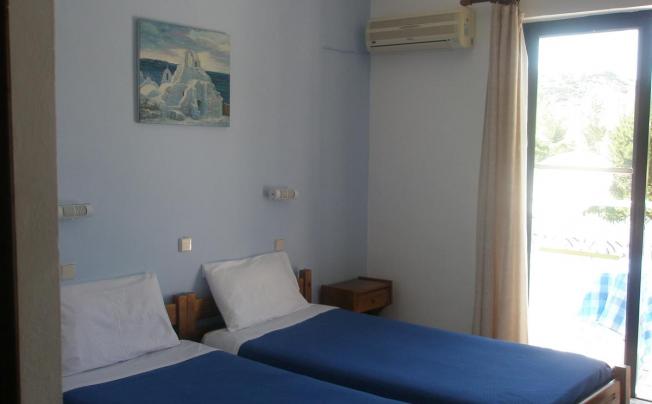 Фото отеля Dolphin Apartments