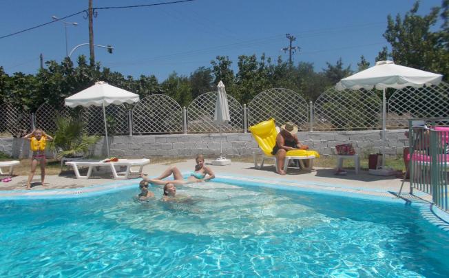 Фото отеля Dolphin Apartments