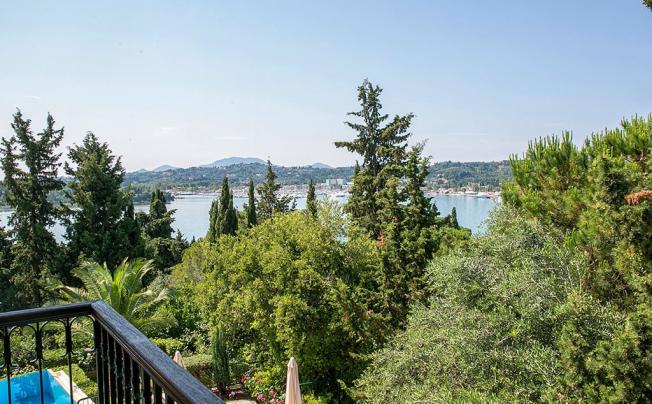 Фото отеля CASTLE LUXURY VILLA KOMMENO