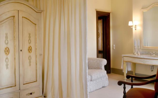 Фото отеля LE CONVIVIAL LUXURY SUITES & SPA
