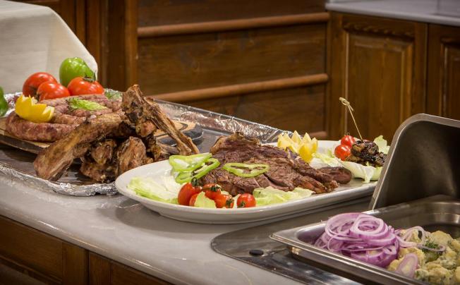 Фото отеля Country Club Hotel & Suites