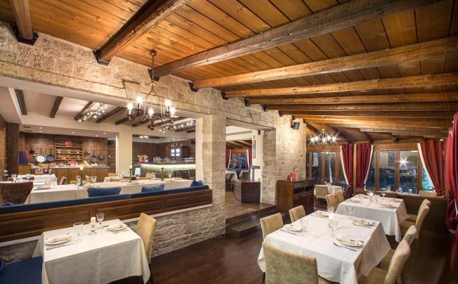 Фото отеля Country Club Hotel & Suites
