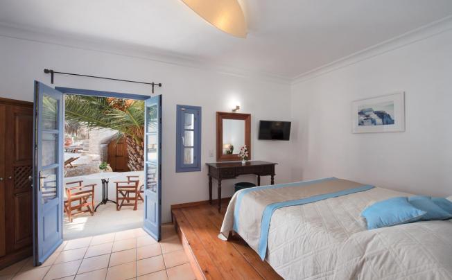 Фото отеля Meltemi Luxury Suites