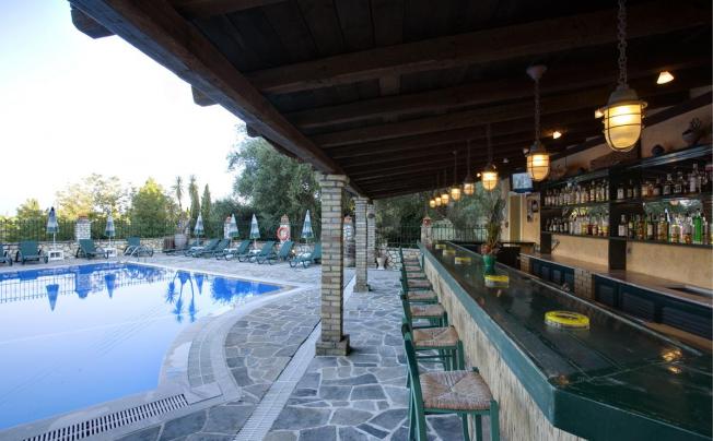 Фото отеля VILLA YANNIS APARTMENTS & SUITES