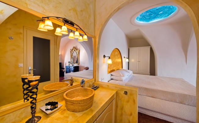 Фото отеля LAVA SUITES & LOUNGE