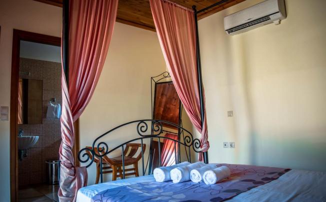 Фото отеля Niriides Villas