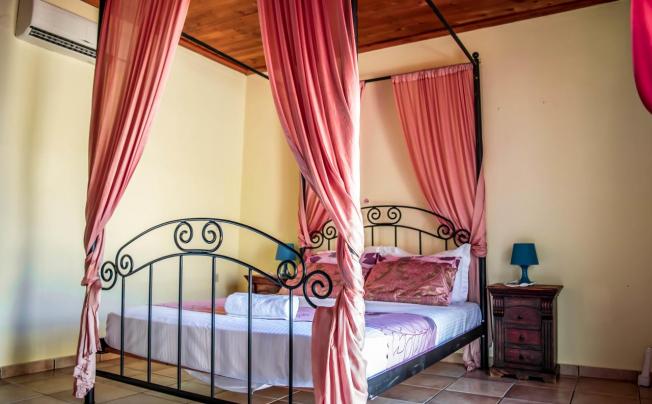 Фото отеля Niriides Villas
