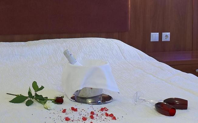 Фото отеля Parnis Palace Hotel Suites