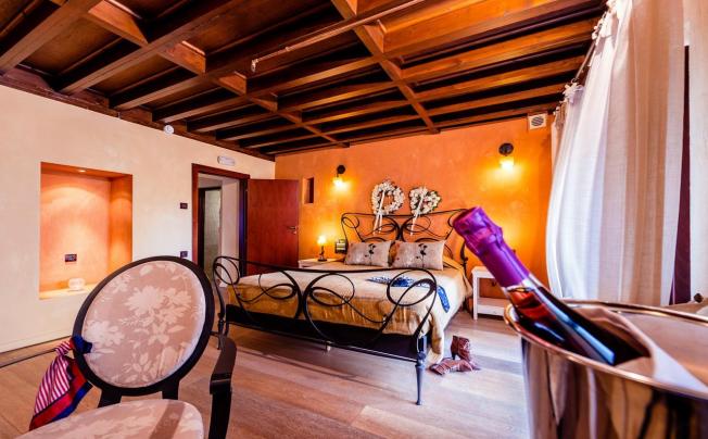 Фото отеля Avalon Boutique Suites Hotel