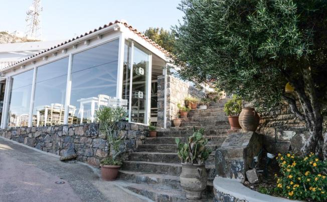 Фото отеля Adrakos Apartments