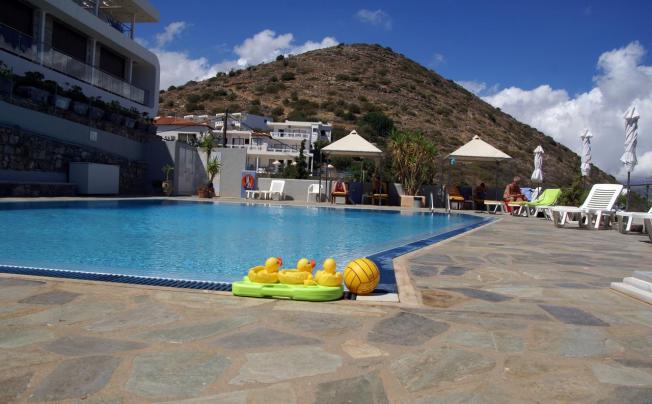 Фото отеля Adrakos Apartments