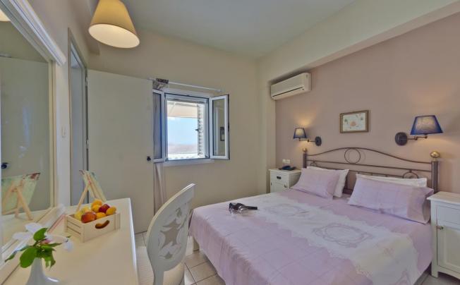 Фото отеля Adrakos Apartments
