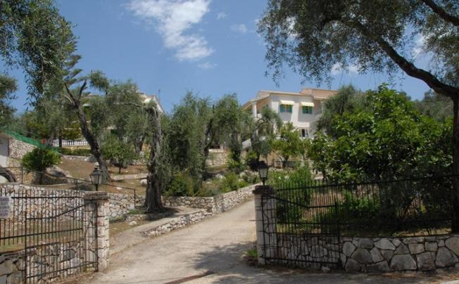 Фото отеля Frangis Apartments Villa 