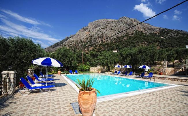 Фото отеля Crystal Blue Apartments
