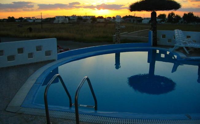 Фото отеля Honeymoon Beach Apartments