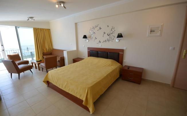 Фото отеля Golden Fox Studios and Suites