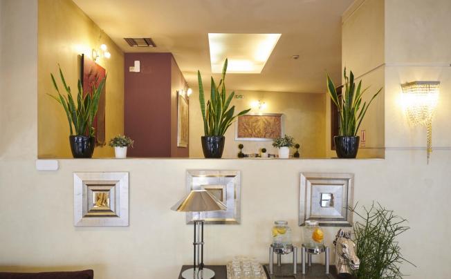 Фото отеля Crystal City Hotel
