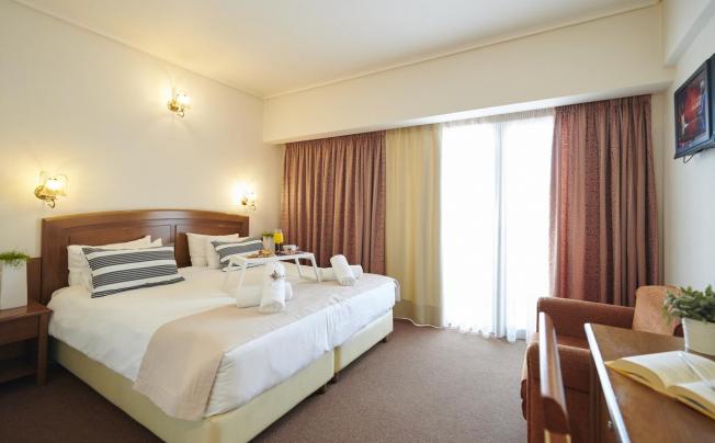 Фото отеля Crystal City Hotel