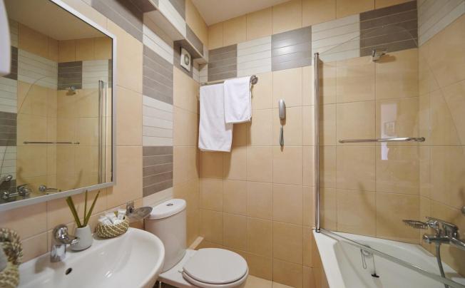 Фото отеля Crystal City Hotel