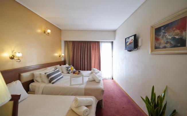 Фото отеля Crystal City Hotel
