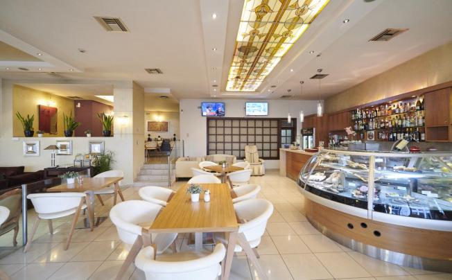 Фото отеля Crystal City Hotel