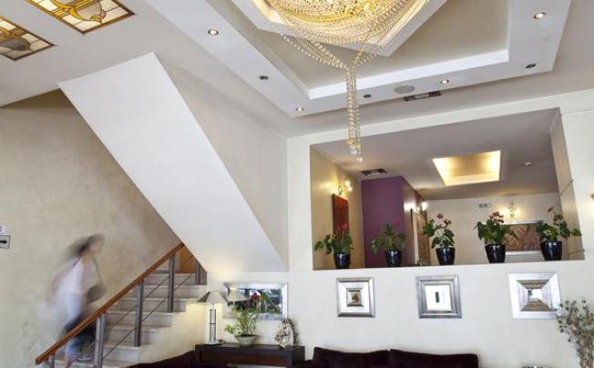 Фото отеля Crystal City Hotel