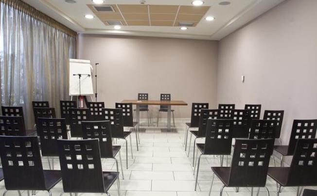 Фото отеля Crystal City Hotel