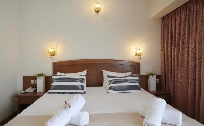 Фото отеля Crystal City Hotel
