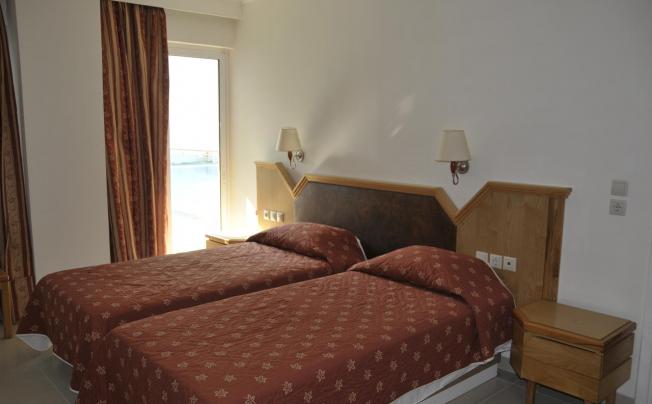 Фото отеля BRISTOL SEA VIEW APARTMENTS